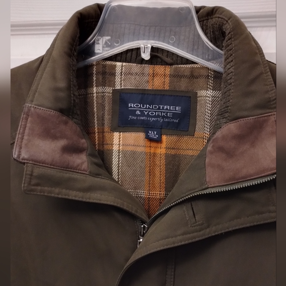 Roundtree & Yorke Barn Coat - Picture 3 of 15